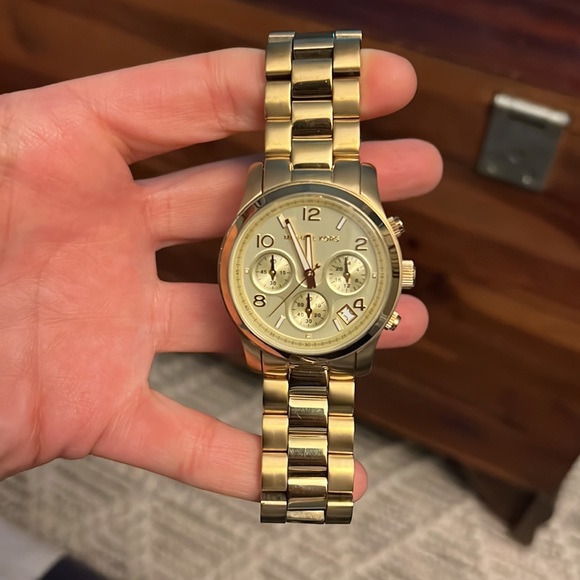 COPY - Michael Kors oversized Gold Watch - Picture 5 of 7